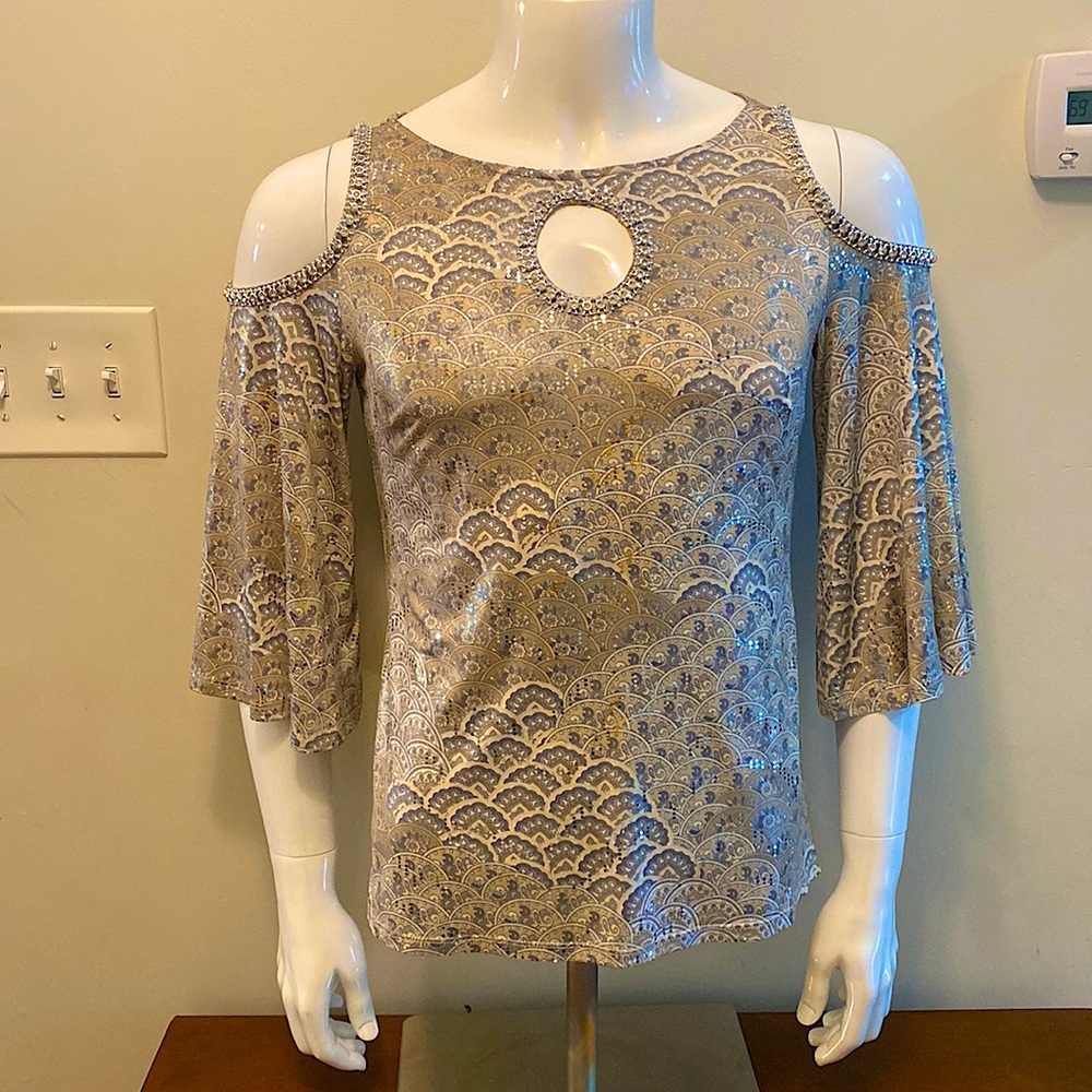 Fancy, Super Soft, Cut-Out Shoulders, S. Levine, Size Small, Mid-Sleeve Shirt.